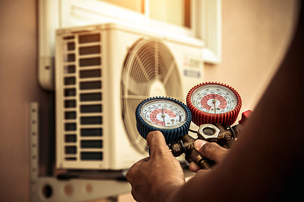 Professional Hvac technician working in Mount Prospect, IL
